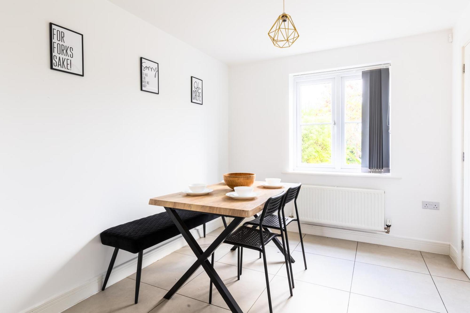 Spacious 4-Bedroom Home Near City Centre With Parking Ноттингем Экстерьер фото